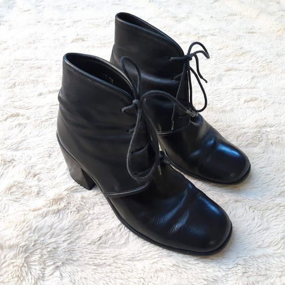 vintage black leather ankle boots / chunky heel / 7 - Picture 3 of 6